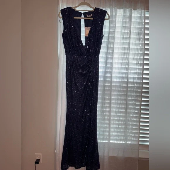 NWTS Showpo Helaena Sequin Maxi Dress US 6 - Picture 7 of 8